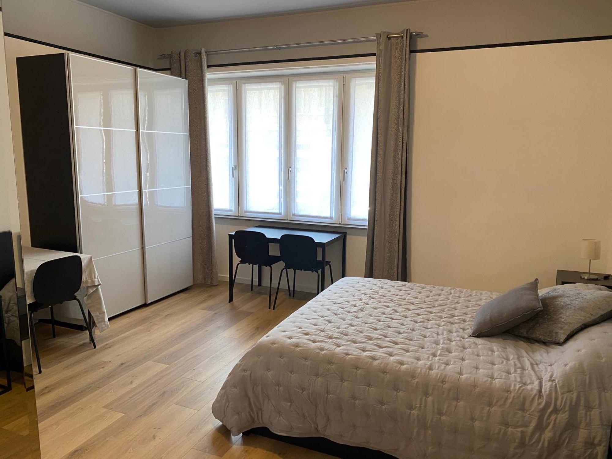Grey House — Foto 1